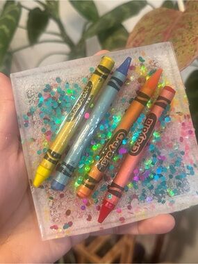 Crayola Glittered Resin Tray with Yellow, Blue, Orange, Pink Crayons
